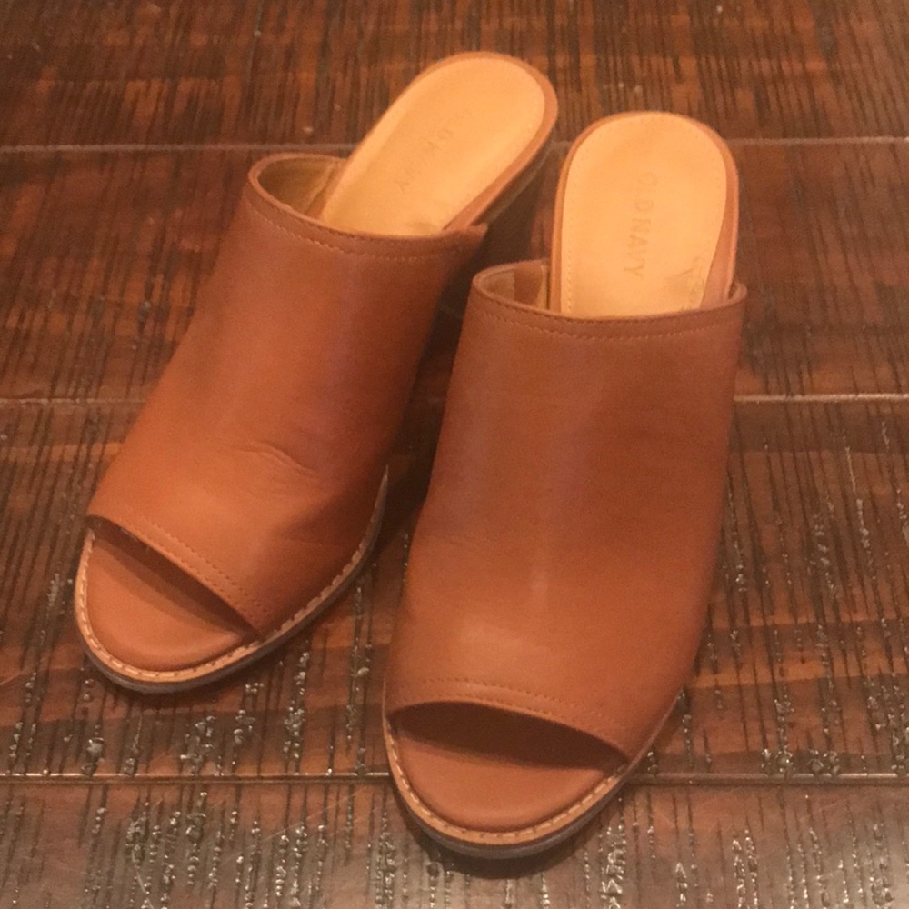 OLD NAVY CAMEL SANDALS MULES (7) gently used